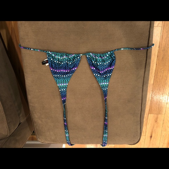 String top- medium - Picture 3 of 3